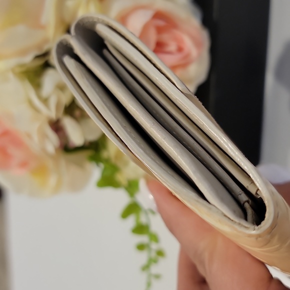 Authentic Louis Vuitton Vernis short wallet - Picture 4 of 11